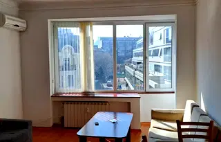 Двустаен апартамент с обзаведена кухня в Център, ул. Позитано