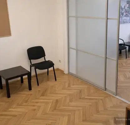 Снимка 2 — Двустаен апартамент с паркомясто в Център, София