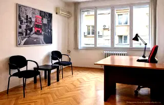 Двустаен апартамент с паркомясто в Център, София