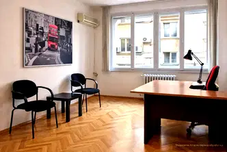 Двустаен апартамент с паркомясто в Център, София