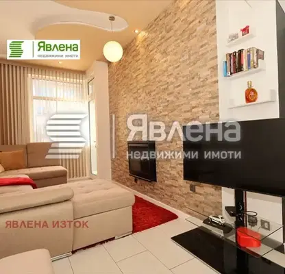 Снимка 4 — Тристаен апартамент с тераса в Център, София