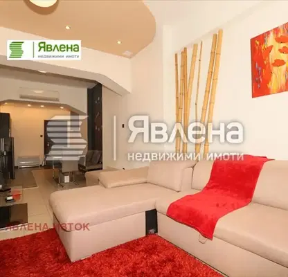 Снимка 5 — Тристаен апартамент с тераса в Център, София