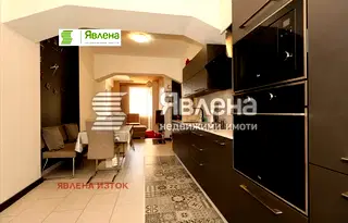 Тристаен апартамент с тераса в Център, София