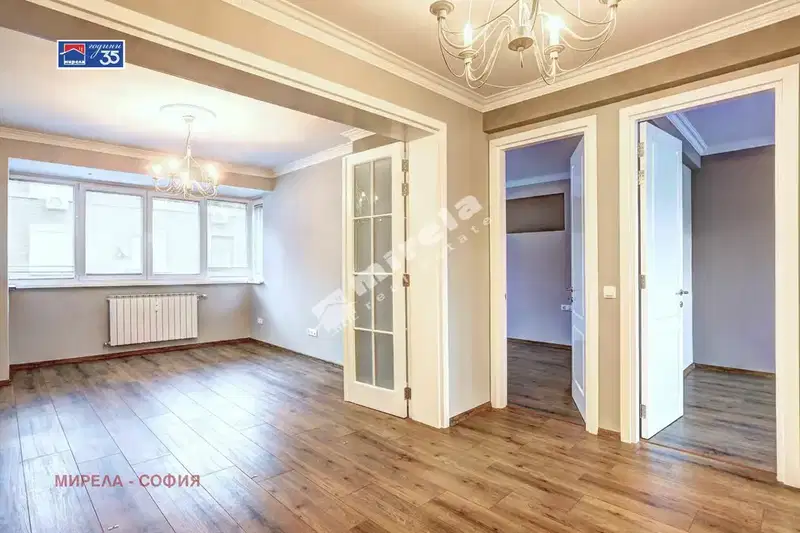 3-стаен апартамент с балкон в Център, София