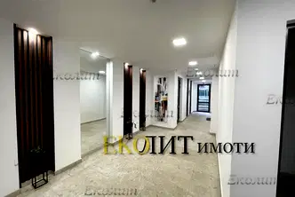 Луксозен 3-стаен апартамент с две тераси в Център, София