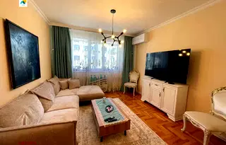Тристаен апартамент с тераса в Центъра на София