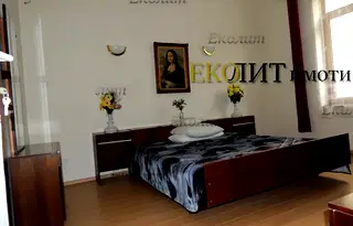 Просторен 3-стаен апартамент в Център, София с тераса