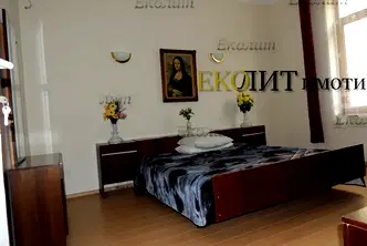 Просторен 3-стаен апартамент в Център, София с тераса