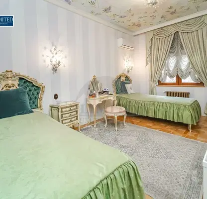Снимка 5 — Тристаен апартамент в Център с високи тавани и паркет