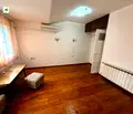Снимка 2 — Тристаен апартамент с голям двор в Центъра на София