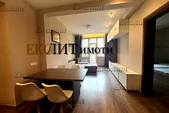 Луксозен 3-стаен апартамент в Център с вътрешна тераса