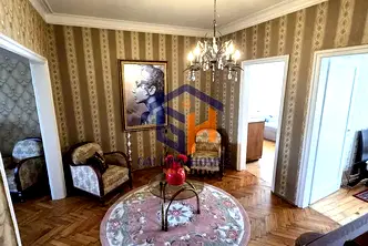 Тристаен апартамент с балкон в Центъра на София до НДК