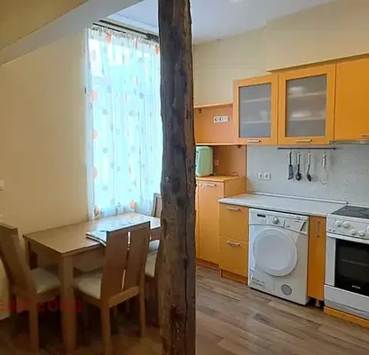 Снимка 2 — Тристаен апартамент в Център, София с вътрешен двор