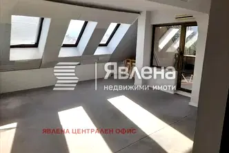 Студио с 4 стаи и 2 балкона в Център, София