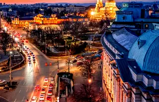 Тристаен апартамент с тераса в Докторски паметник, София