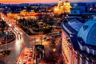 Тристаен апартамент с тераса в Докторски паметник, София