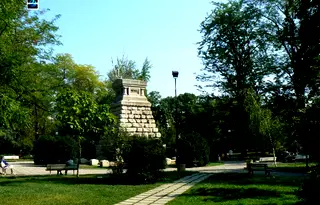 Двустаен апартамент с паркомясто в Докторски паметник, София