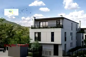 Просторен 4-стаен апартамент с двор в Драгалевци, София
