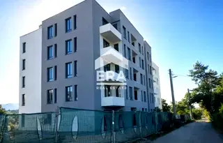 Апартамент 2-стаен в Дружба 1 с тераса и гледка към парк