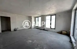 Тристаен апартамент с тераса в Дружба 2, София