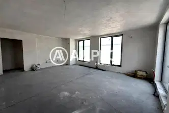 Тристаен апартамент с тераса в Дружба 2, София