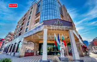 Тристаен апартамент с тераса в Гоце Делчев, София