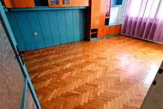 Тристаен апартамент с южно изложение в кв. Изток, София