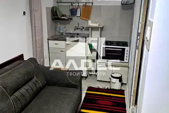 Студио апартамент в София, Изток, с кухненски бокс