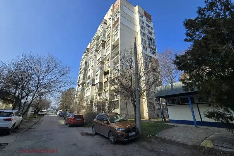 Тристаен апартамент с две тераси в Красна поляна 3, София