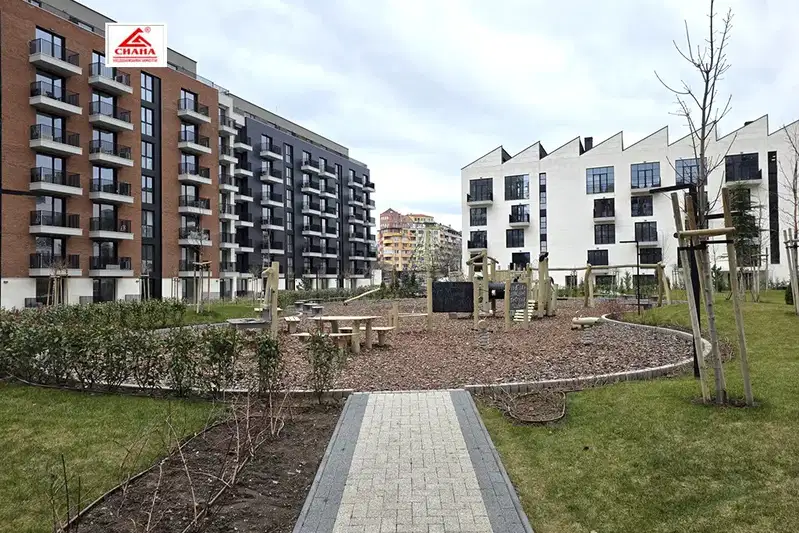 Двустаен апартамент в Красно село с тераса и асансьор