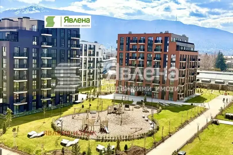 Тристаен апартамент в Красно село с тераса и гледка към Витоша
