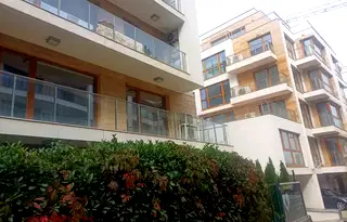 Просторен 3-стаен апартамент с балкон в Кръстова вада, София