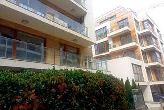 Просторен 3-стаен апартамент с балкон в Кръстова вада, София