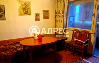 Двустаен апартамент с балкон в Лагера, София