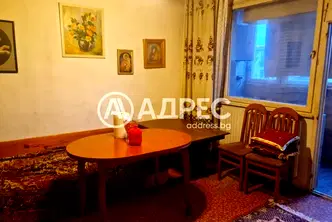 Двустаен апартамент с балкон в Лагера, София