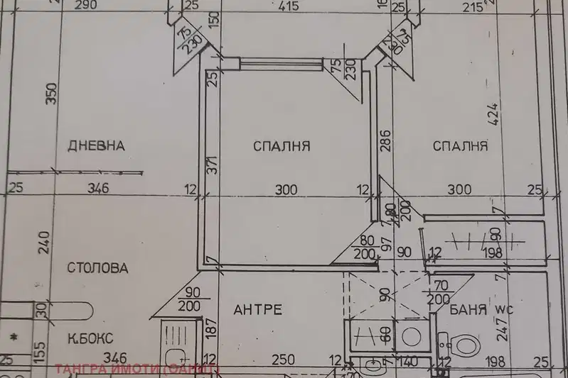Тристаен апартамент с балкон в Лозенец, София