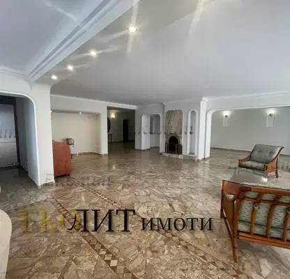 Снимка 5 — Просторен 4-стаен апартамент с панорамна тераса в Лозенец, София