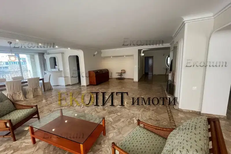 4-bedroom apartment in Sofiya, Lozenec