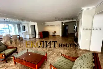 Просторен 4-стаен апартамент с панорамна тераса в Лозенец, София