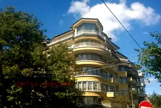 Луксозен 3-стаен апартамент с голяма тераса в Лозенец, София