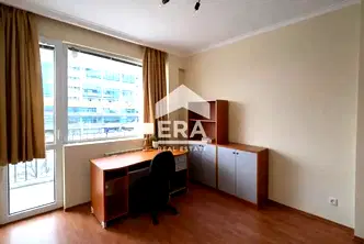 Тристаен апартамент с тераса в Лозенец, София