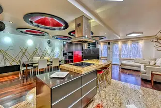 Тристаен апартамент с две тераси в Лозенец, София