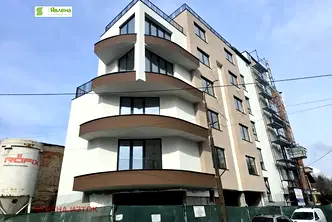 Тристаен апартамент с две тераси в Люлин 10, София