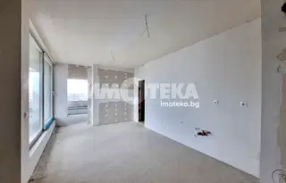 Двустаен апартамент с голяма тераса в Люлин 2, София