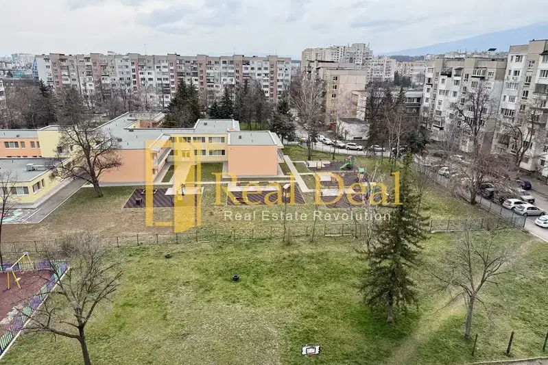 Двустаен апартамент с балкон в Люлин 3, София