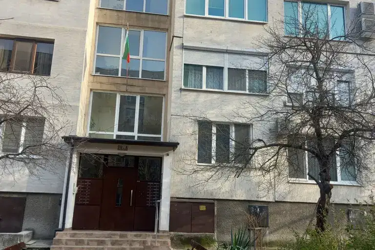 Тристаен апартамент с две тераси в Люлин 5, София