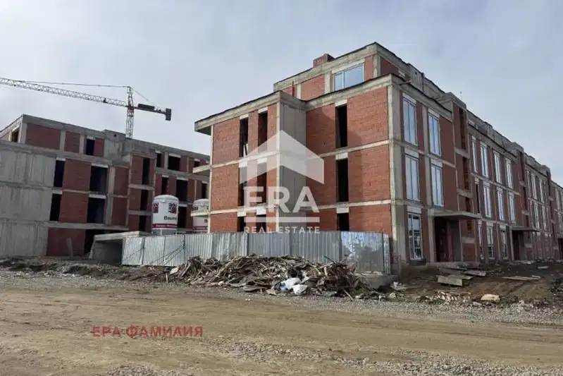 Двустаен апартамент с двор в Малинова долина, София