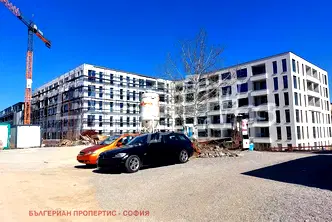Просторен 3-стаен апартамент в Малинова долина с градина