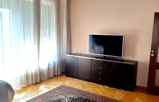 Четиристаен апартамент с три балкона в Медицинска академия, София
