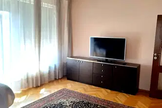 Четиристаен апартамент с три балкона в Медицинска академия, София